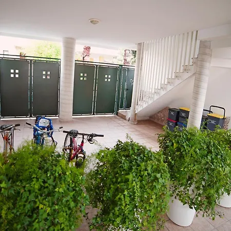 Dolly Monolocali アパート ポルト・チェザーレオ