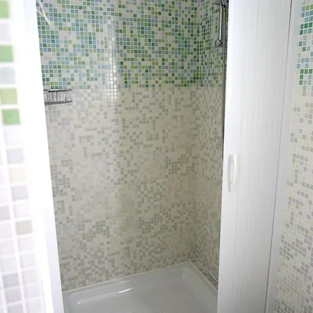 Dolly Monolocali ポルト・チェザーレオ